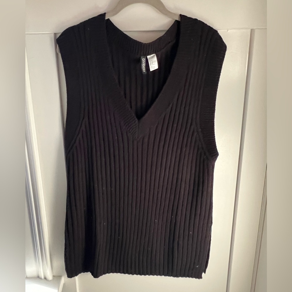 Long black sweater vest. Size M. Knit